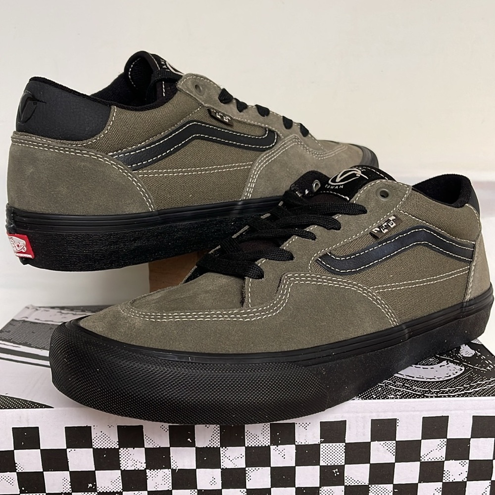 Vans WMNS Rowan
Olive/Black
VN0A5JICBIQ
4200304862
Sneakers